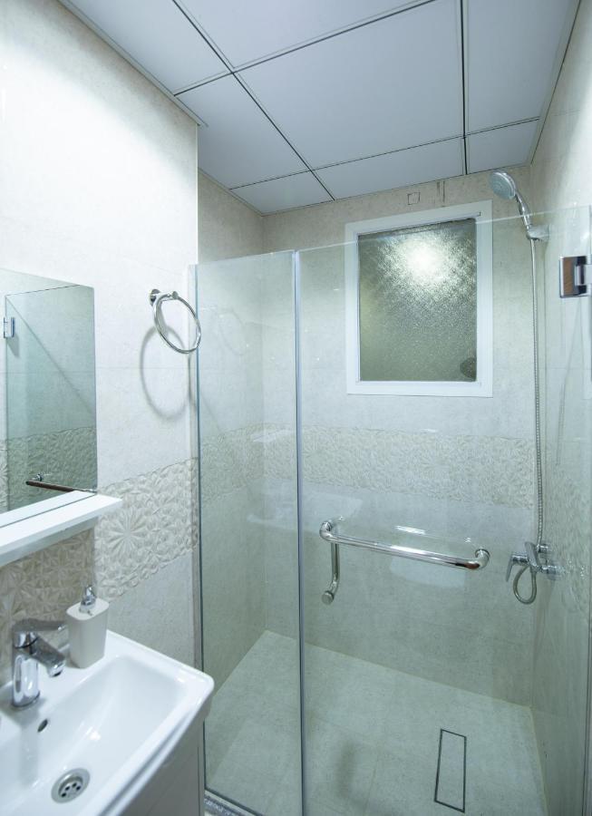Luxury Brand New 1bd In Free Parking Near